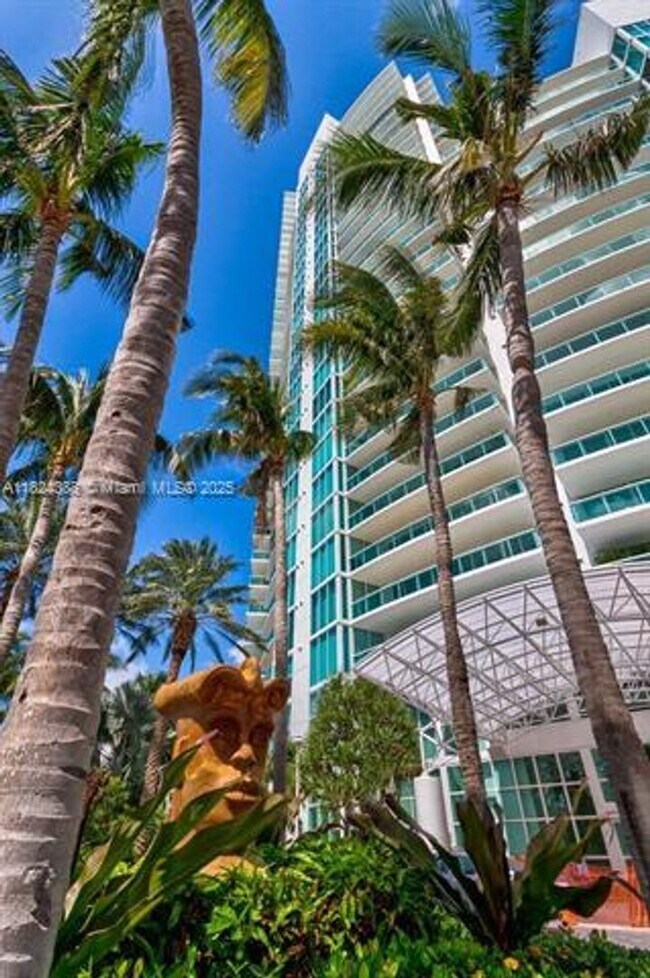 Building Photo - 1000 South Pointe Dr