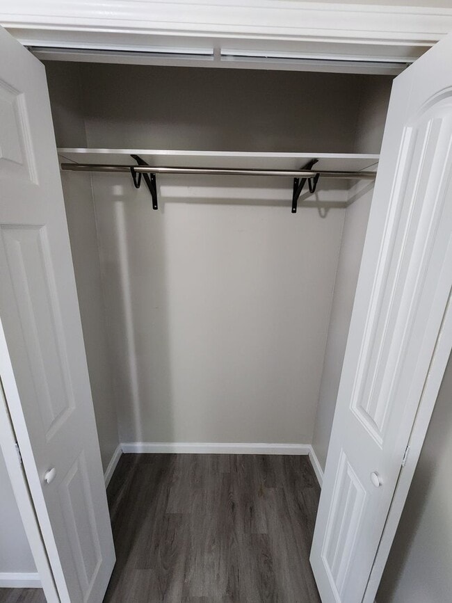 Building Photo - Spacious 3-Bedroom, 1-Bathroom Home AVAILA...