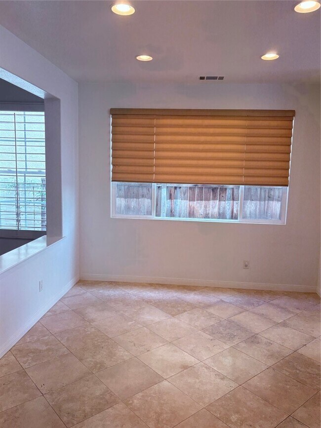 Building Photo - 24 Country Walk Dr