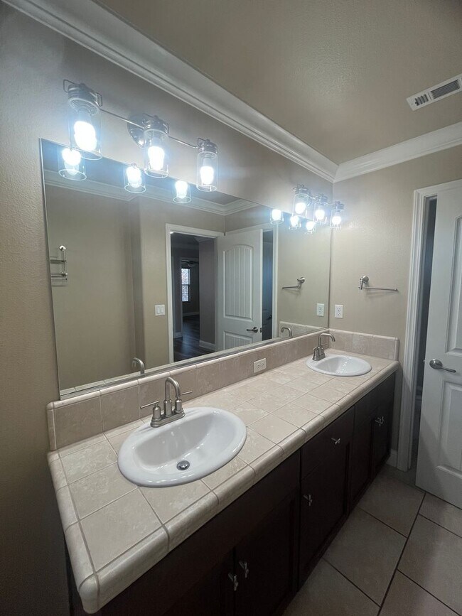 Building Photo - Two Story Home Move In Ready located in Avalon Gated Community!!!