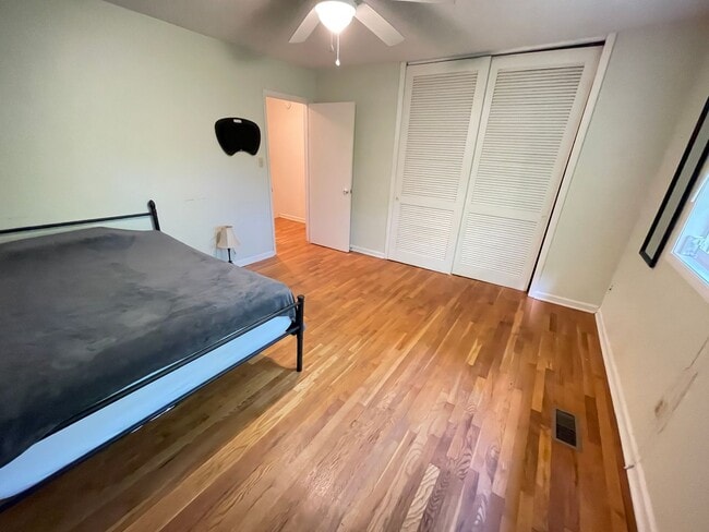 Building Photo - Incredible location! Fidelity Court offers comfort and convenience in the heart of Carrboro...