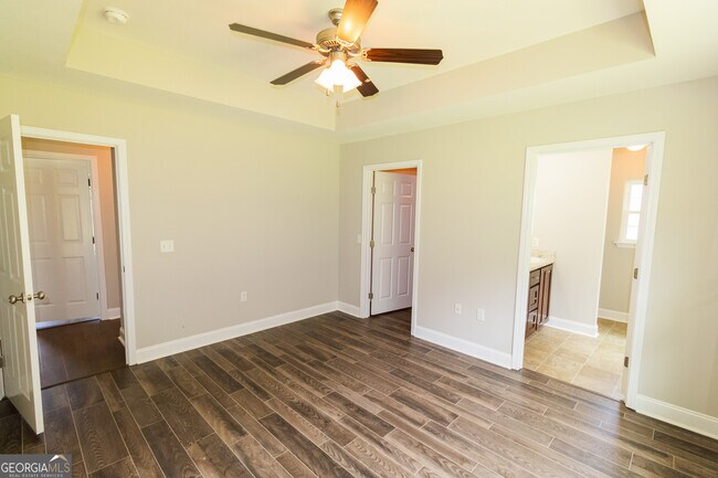 Building Photo - 210 Stillwater Dr