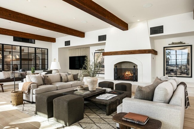 Building Photo - 4849 N Camelback Rdg Dr