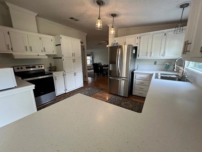 Building Photo - Deluxe Foxwood Farms Manufactored Home on Extra Large Lot