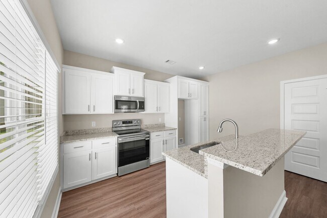 Building Photo - 135 Avalon Trce