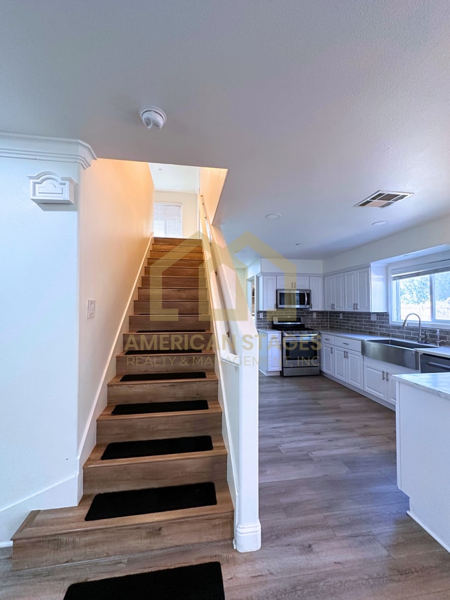 Building Photo - 1441 Crown Cir