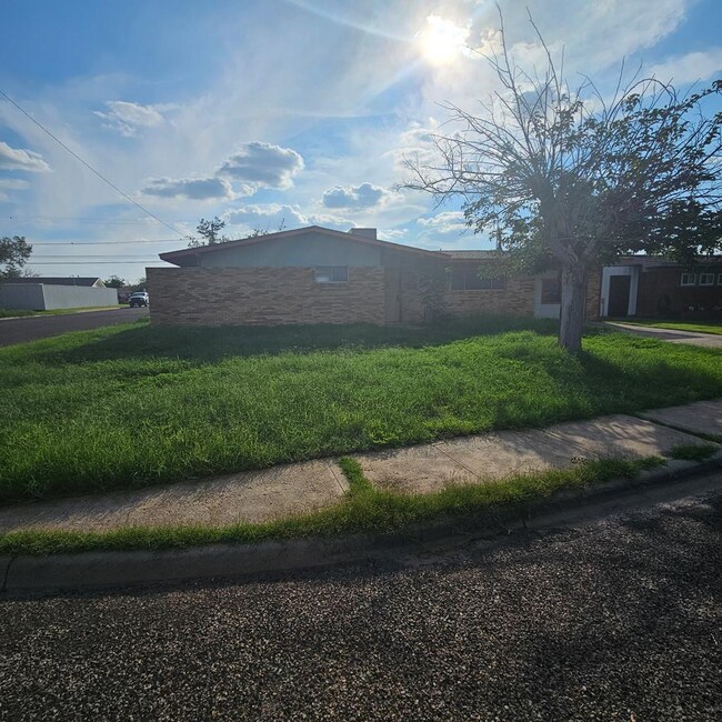 Primary Photo - 2601 Verde Ave