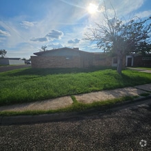 Building Photo - 2601 Verde Ave
