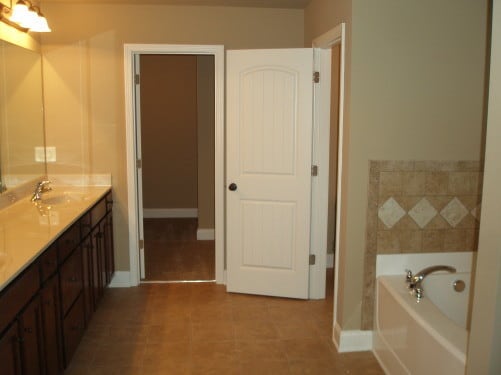 Building Photo - 3525 Fallen Oak Ln