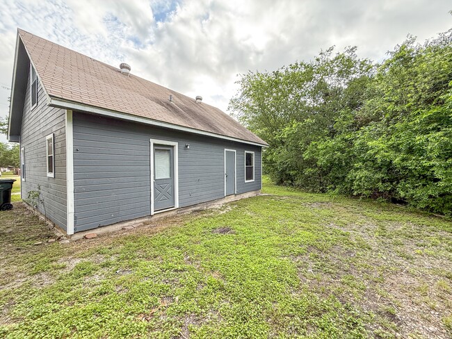 Building Photo - 272 Schmucks Rd