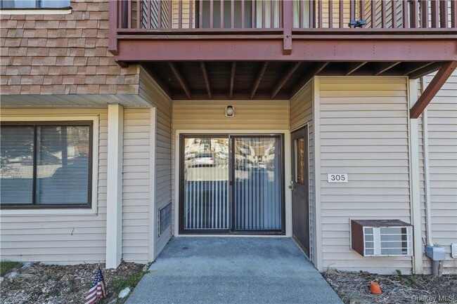 Building Photo - 305 Vista on the Lake