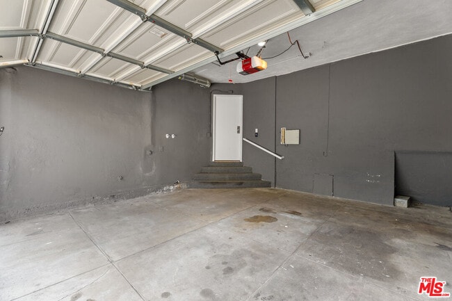 Building Photo - 22 28th Ave