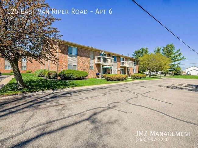 Building Photo - 125 E Van Riper Rd