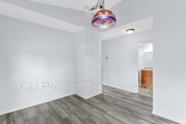 Building Photo - 2302A Melrose Dr