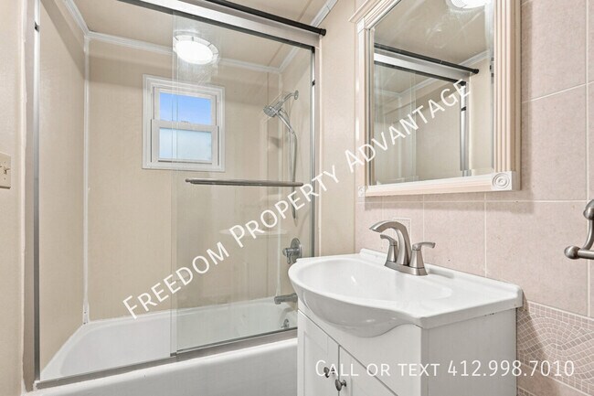 Building Photo - 945 Fayette St