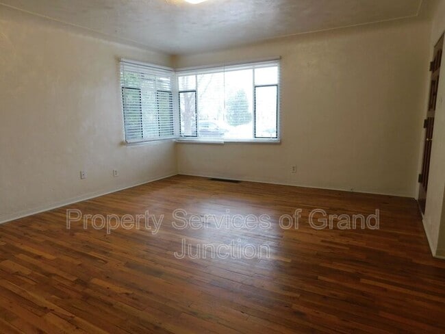 Building Photo - 742 Bunting Ave