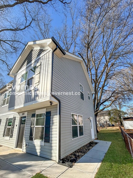 Building Photo - 509 Cook St