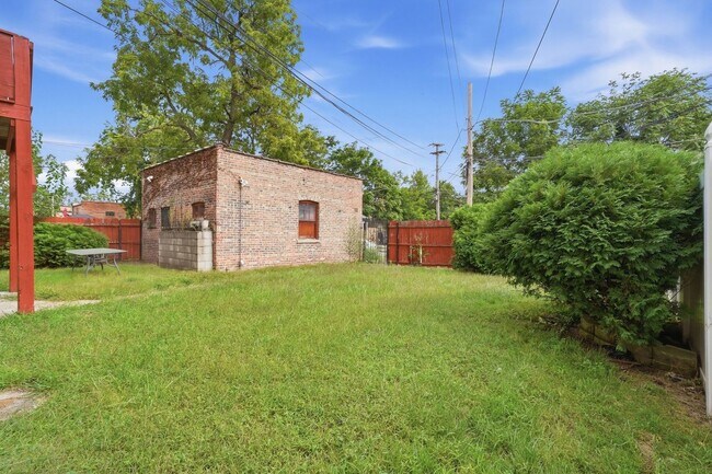 Building Photo - 6945 S Calumet Ave
