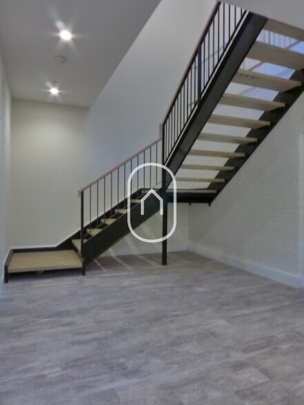 Building Photo - 33 Lenox St