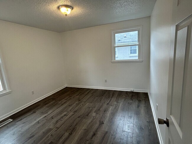 Building Photo - 4758 Trenton Dr