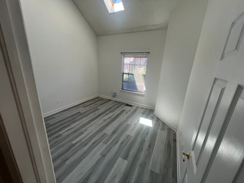 Building Photo - 7872 Brandy Cir