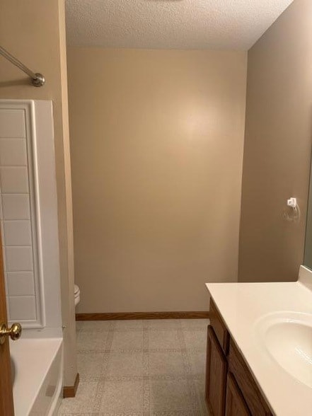 Building Photo - 6886 Meadow Grass Ln S