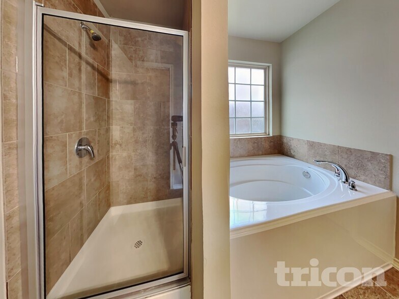 Building Photo - 955 Oak Falls Dr