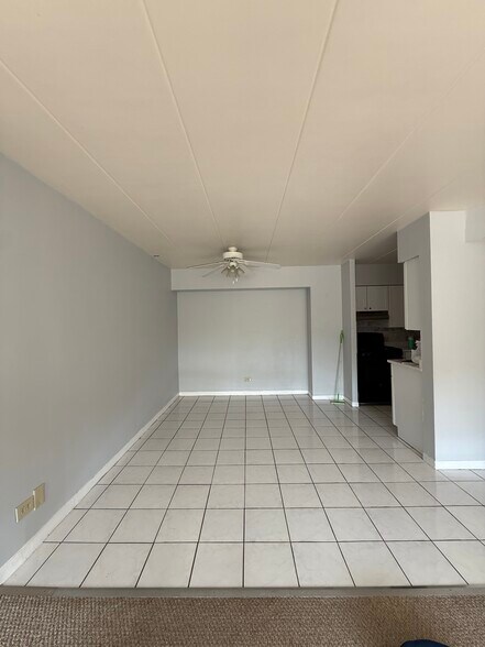 Building Photo - 300 S Roselle Rd