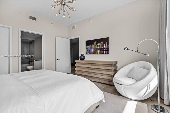 Building Photo - 650 NE 32nd St