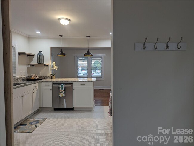 Building Photo - 215 Eastside Dr