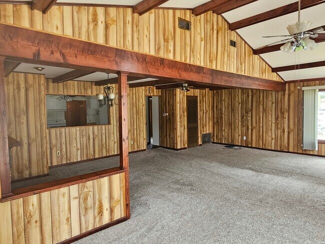 Building Photo - 8150 N Thorsen Ln