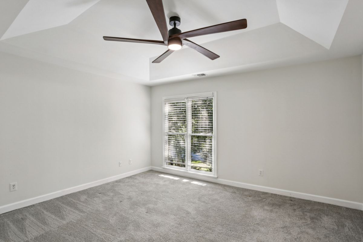 Building Photo - 1536 Oak Grove Rd