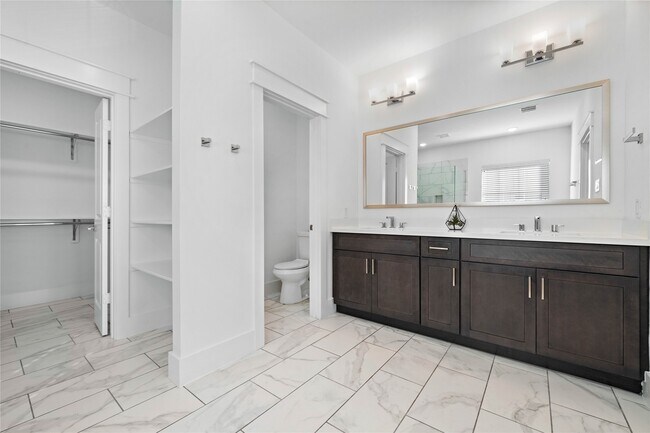 Building Photo - 1161 W 24th St