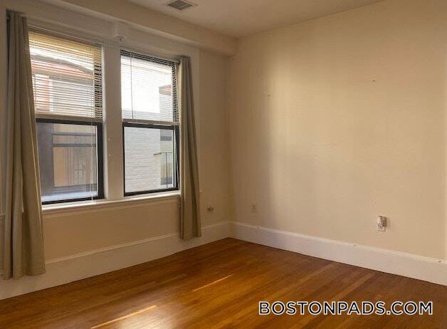Building Photo - 881 Massachusetts Ave