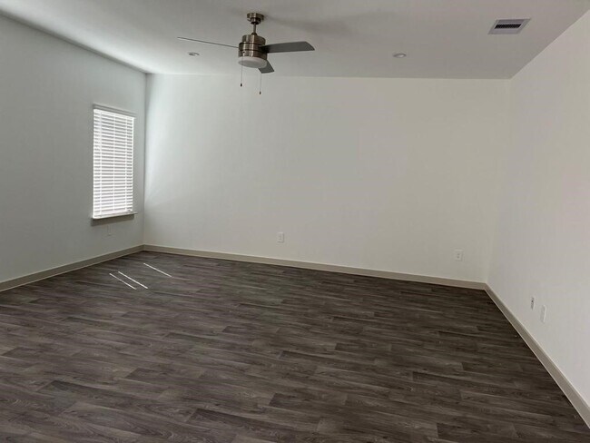 Building Photo - 12819 Heddington Grv Ln