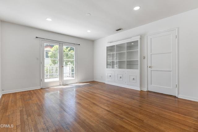 Building Photo - 2721 E Chevy Chase Dr