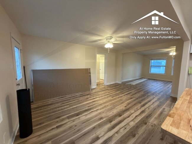 Building Photo - 703 W 7th St