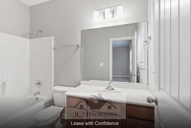 Building Photo - 925 Dawson Creek Way