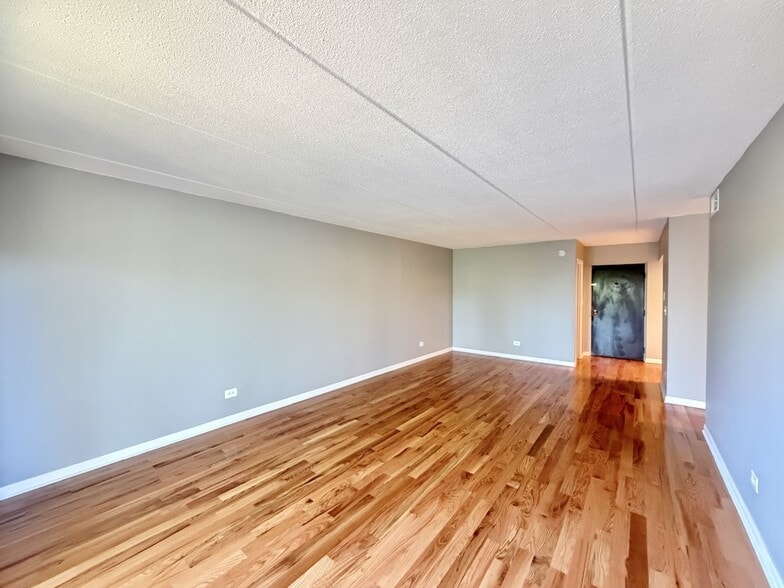 Building Photo - 525 N Quentin Rd