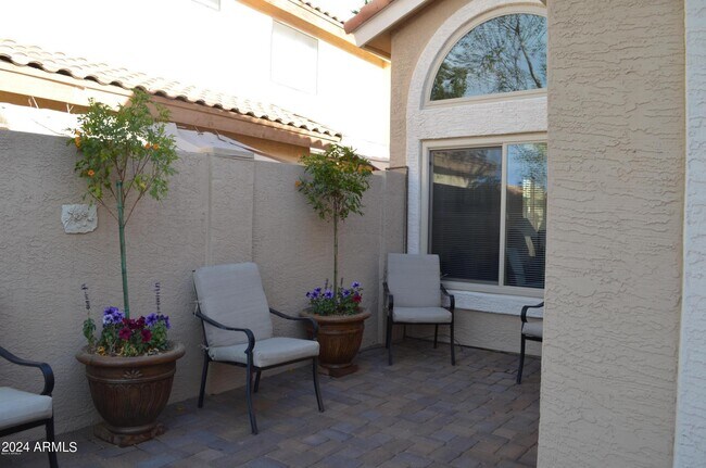 Building Photo - 10945 W Poinsettia Dr