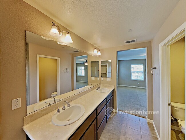 Building Photo - 1234 Landmark Cir