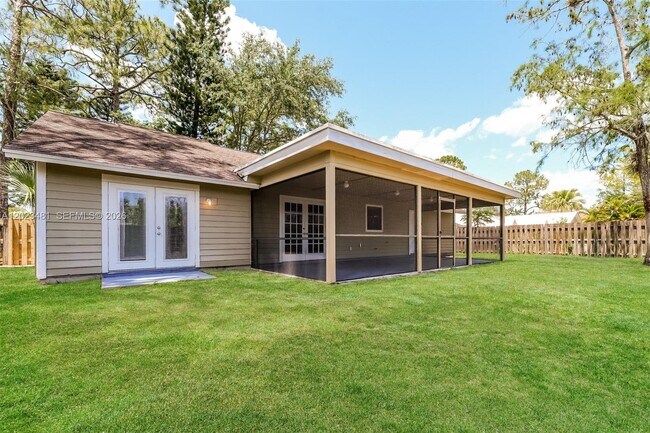Building Photo - 878 Daffodil Dr