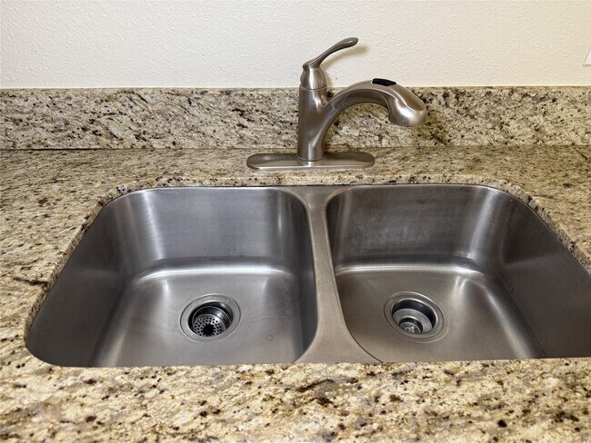 Building Photo - 1530 Heights Blvd