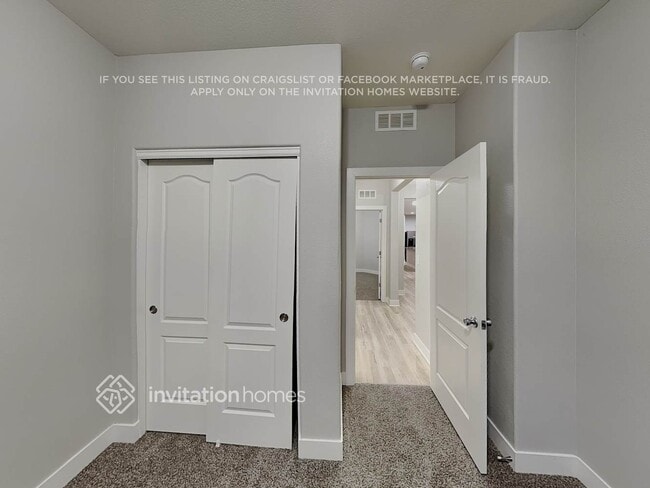 Building Photo - 583 Solano Dr