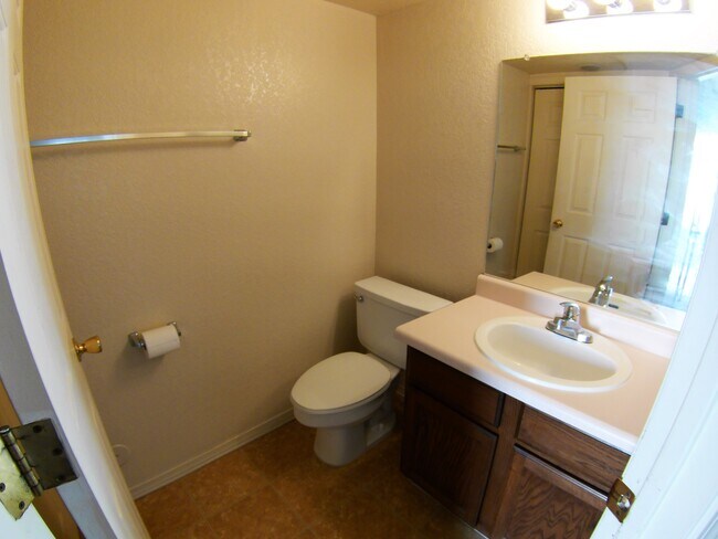 Building Photo - 3400 Sunriver Rd