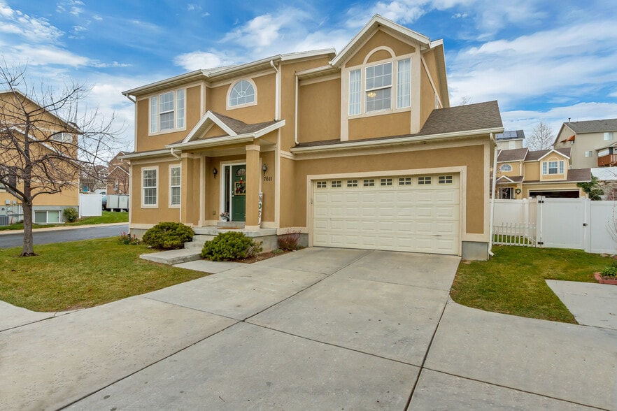 Building Photo - 7611 S Yellowwood Ln