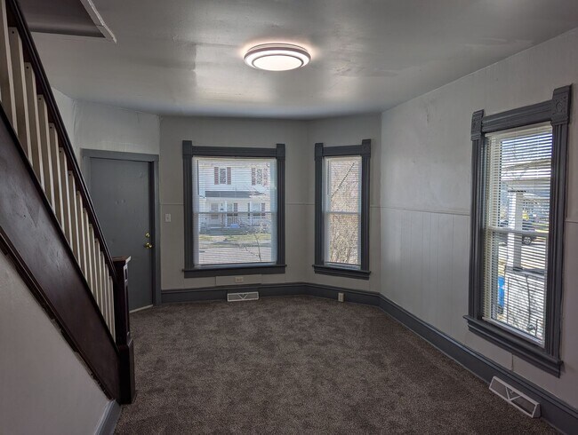 Building Photo - 1055-1057-1057 Liberty St