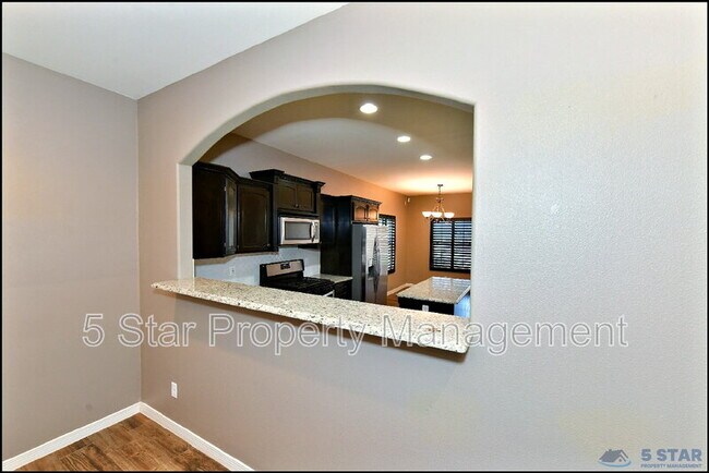 Building Photo - 3741 Loma Adriana