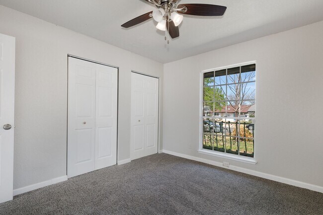 Building Photo - Renovated 2 Bedroom 1 Bath Near UTSA, Medi...