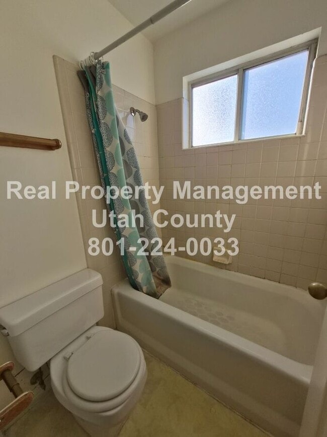 Building Photo - 590 E 1090 N